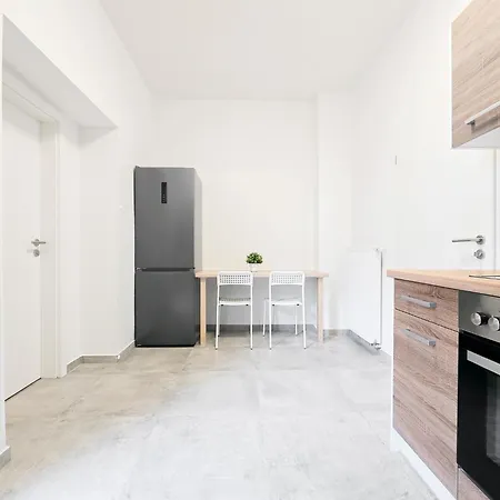 Tolstov - Monteurwohnung Mit 3 Zimmern , Terrasse Und Parkplatz Duisburg