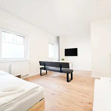 Daire Tolstov - Monteurwohnung Mit 3 Zimmern , Terrasse Und Parkplatz