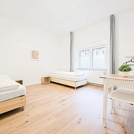 Tolstov - Monteurwohnung Mit 3 Zimmern , Terrasse Und Parkplatz Daire *