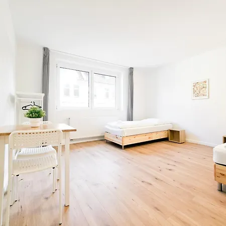 Daire Tolstov - Monteurwohnung Mit 3 Zimmern , Terrasse Und Parkplatz