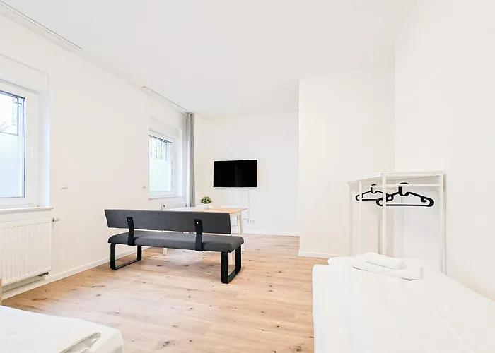 Apartment Tolstov - Monteurwohnung Mit 3 Zimmern , Terrasse Und Parkplatz Duisburg