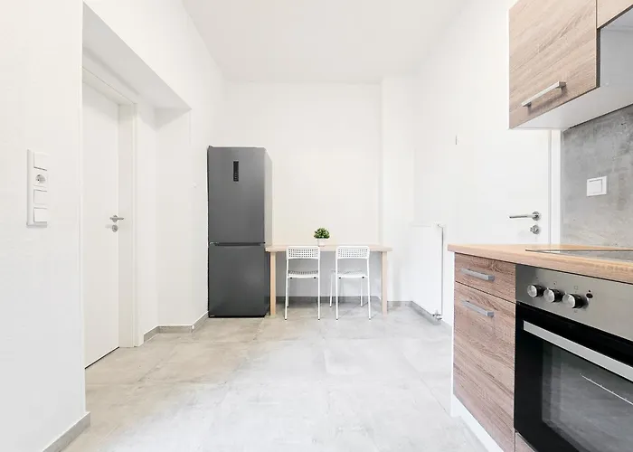 Tolstov - Monteurwohnung Mit 3 Zimmern , Terrasse Und Parkplatz Duisburg