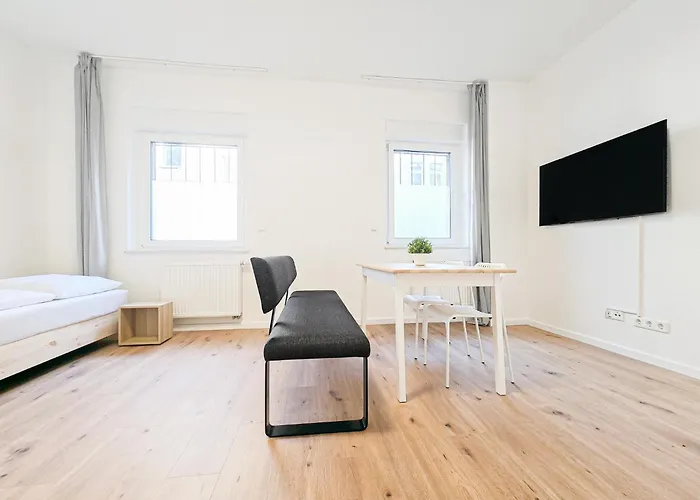 Tolstov - Monteurwohnung Mit 3 Zimmern , Terrasse Und Parkplatz * Duisburg