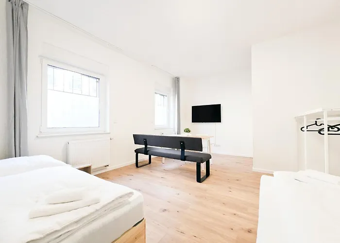 Apartment Tolstov - Monteurwohnung Mit 3 Zimmern , Terrasse Und Parkplatz