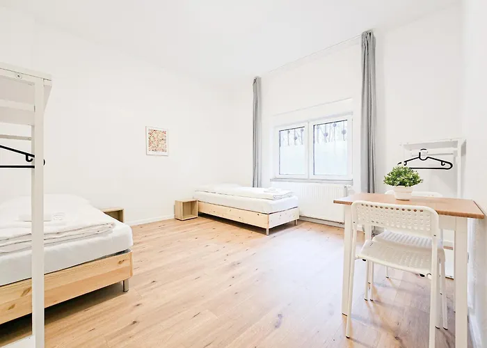 Tolstov - Monteurwohnung Mit 3 Zimmern , Terrasse Und Parkplatz Apartment *