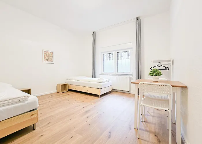 Apartment Tolstov - Monteurwohnung Mit 3 Zimmern , Terrasse Und Parkplatz *
