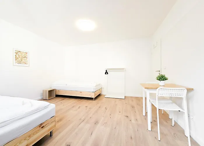 Tolstov - Monteurwohnung Mit 3 Zimmern , Terrasse Und Parkplatz *